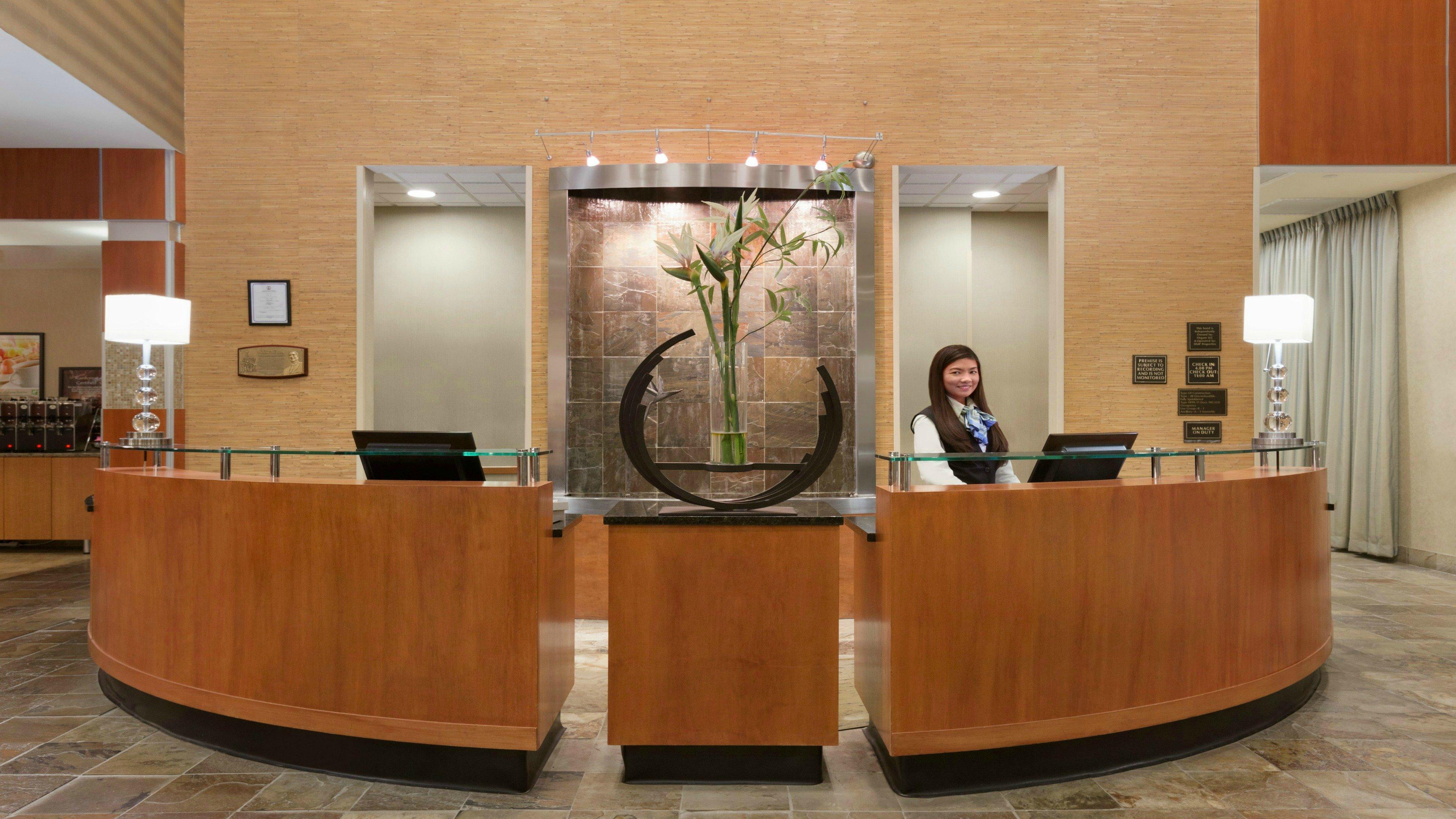 Holiday Inn Hotel & Suites Gateway By Ihg Williamsburg Exterior foto