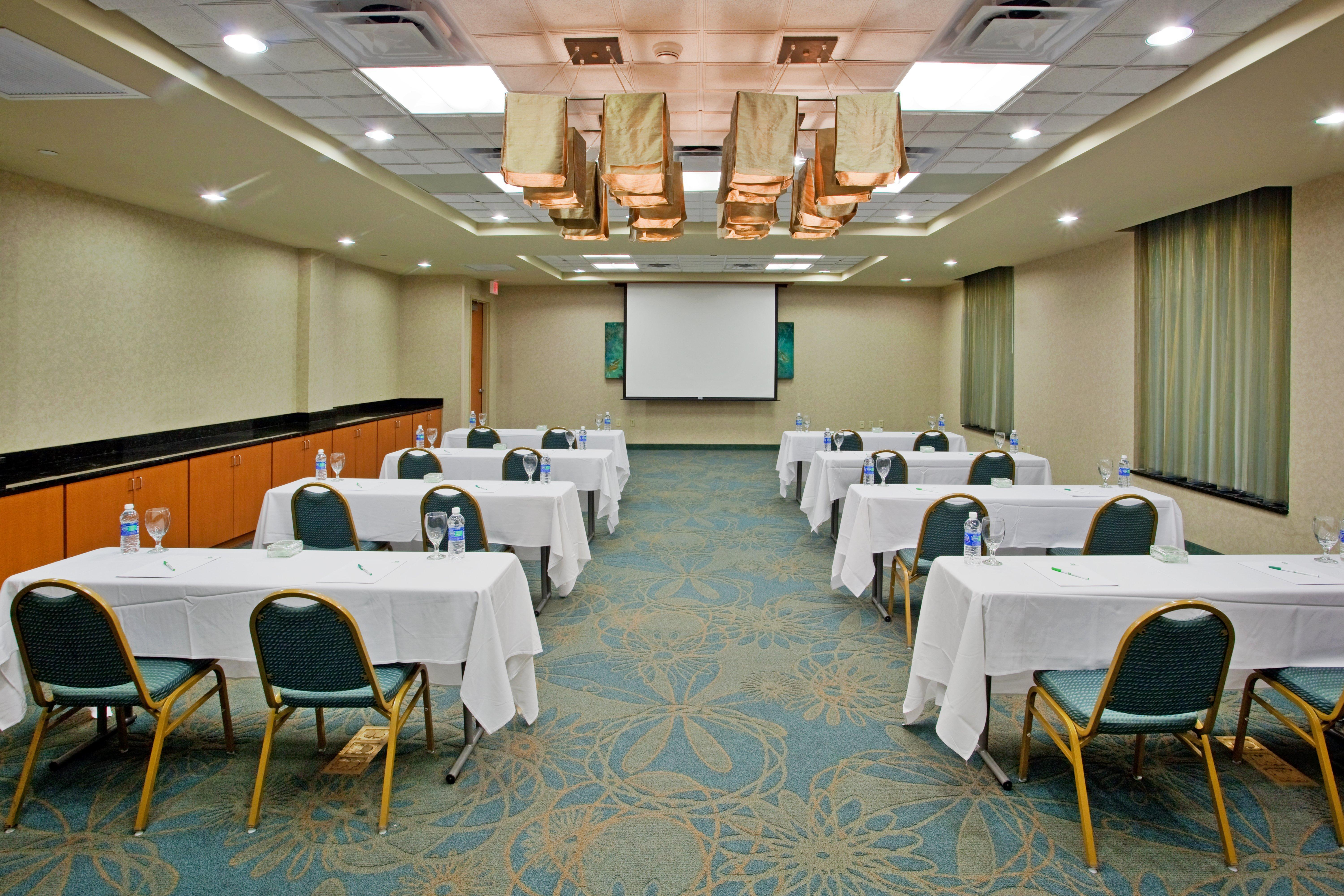 Holiday Inn Hotel & Suites Gateway By Ihg Williamsburg Exterior foto
