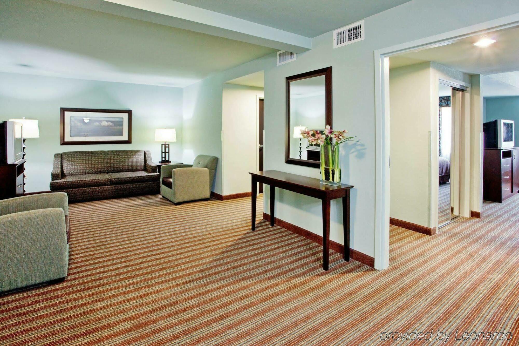Holiday Inn Hotel & Suites Gateway By Ihg Williamsburg Exterior foto